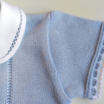 Detalle del punto tricot del conjunto bebé